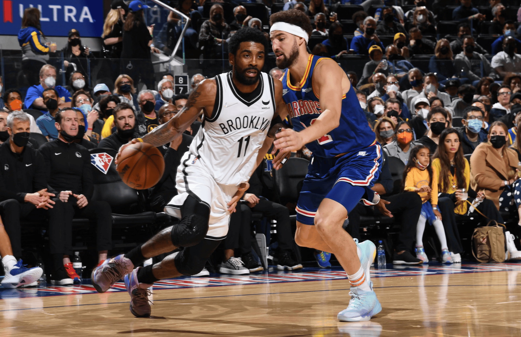 包含篮网不断突破！，库里连续十场比赛得分超过比赛规则变更上演精彩一战的词条