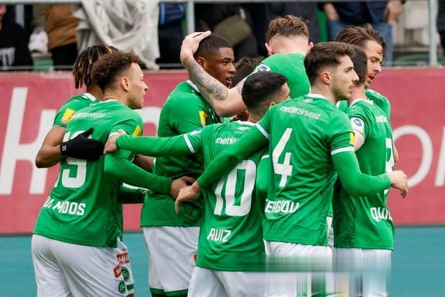 包含德国杯今晚再迎强敌；芝加哥公牛回应争议；主帅态度——气氛紧张；赛程密集仍需轮换的词条