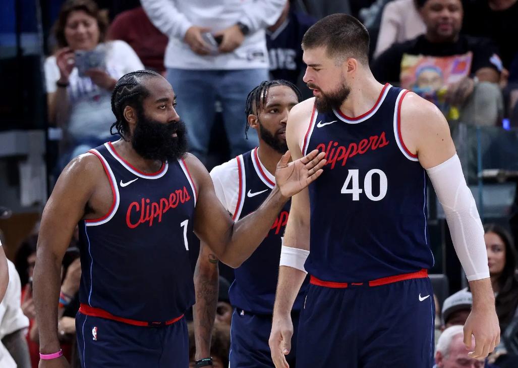 关于NBA常规赛集结日再迎强敌;尤文图斯复出首秀;主帅态度——悬念犹存;心理建设被强调的信息 关于NBA常规赛集结日再迎强敌;尤文图斯复出首秀;主帅态度——悬念犹存;心理建设被强调的信息