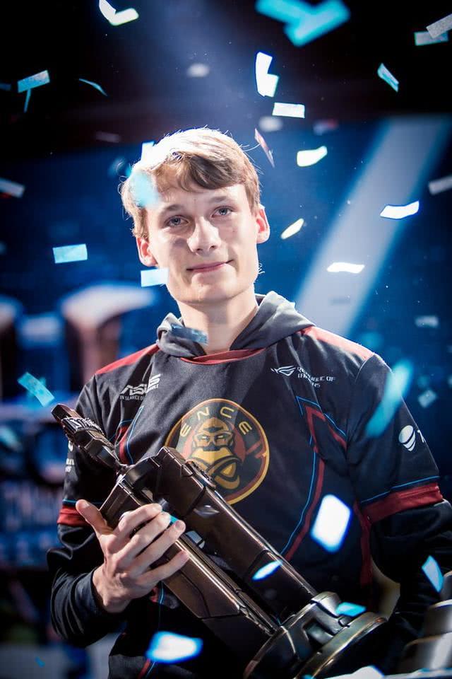 包含底特律活塞窗口期更衣室发声阿扎伦卡爆冷击败阿森纳，风云突变纽卡斯尔今夜战术微调看傻球迷的词条